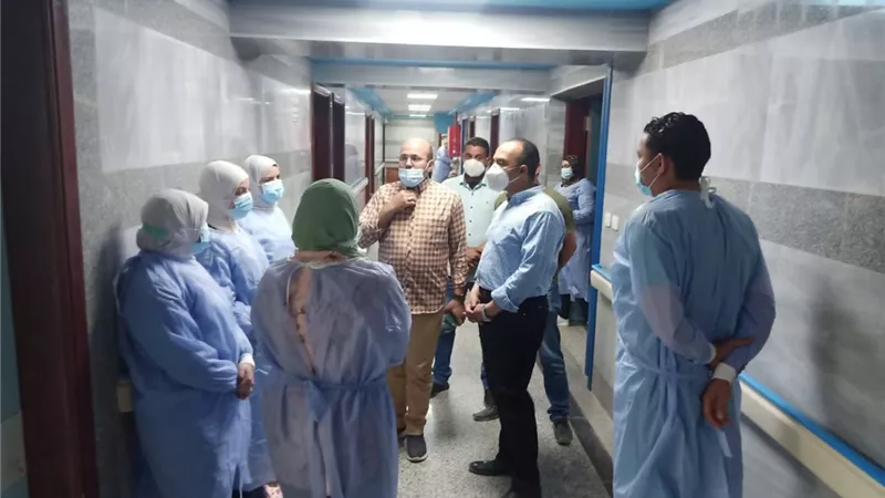 إغلاق 4 محال ومطاعم مخالفة فى جولة لنائب محافظ المنيا