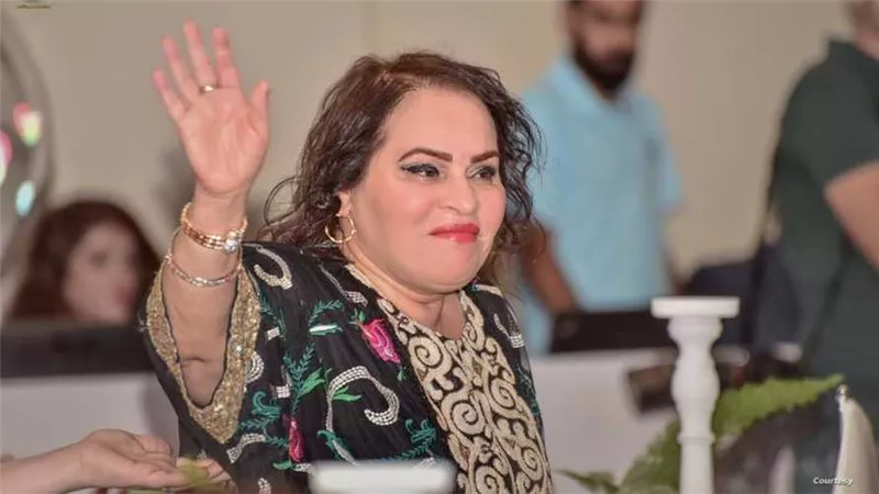 وصول جثمان الفنانة نادية العراقية الى مثواها الاخير يطريق الواحات