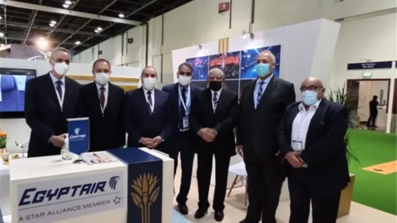 وزير الطيران يشارك في معرض 