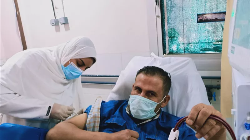 تطعيم المواطنين والمرضى بالمستشفيات الحكومية والخاصة بلقاح كورونا بالشرقية
