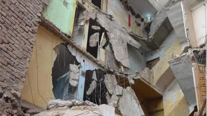 انهيار جزء من منزل خالي من السكان بالفيوم