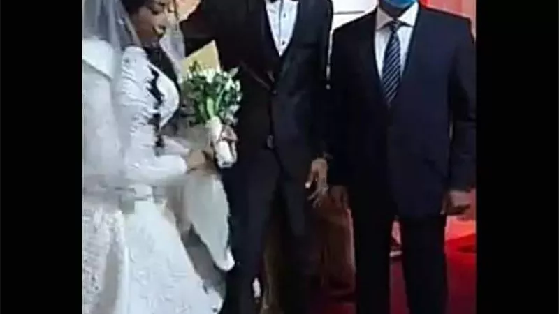 وزير النقل يحضر زفاف ابنة منقذ قطار اسوان