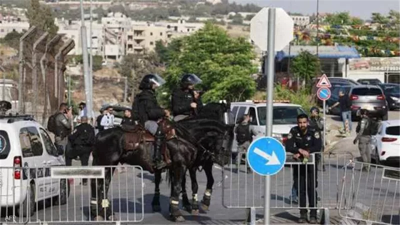 الشرطة الاسرائيلية تغلق حي الشيخ جراح بالأسمنتية