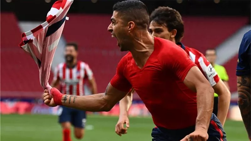 أتليتكو مدريد يفوز بهدفين أمام اوساسونا ويقترب من التتويج بالليجا