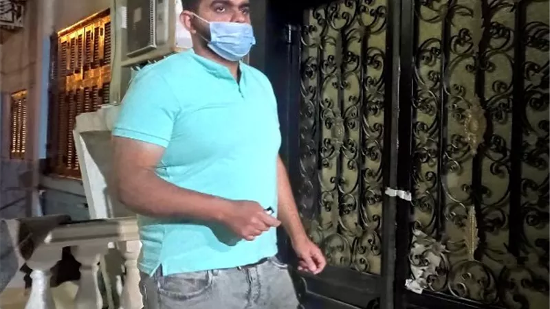 تحرير 10 محاضر كسر حظر وتشميع 3 معارض سيارات في الإسماعيلية..صور