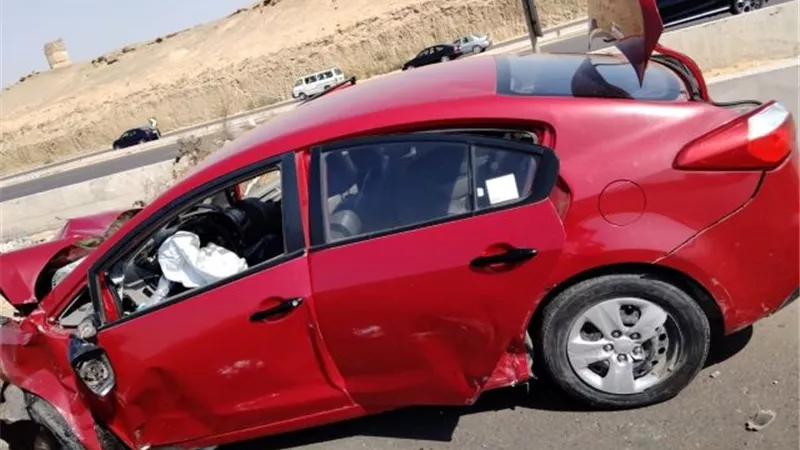 مصرع سيدة فى حادث تصادم على طريق السويس الصحراوى أمام القاهرة الجديدة.. بالصور والأسماء
