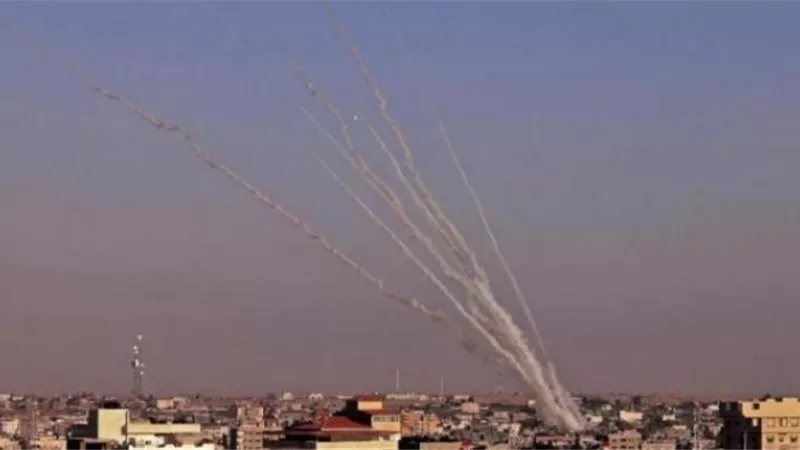 سرايا القدس تعلن قصف هرتسيليا شمال تل أبيب برشقة صاروخية