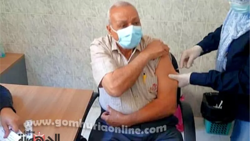 ٦٧ مواطن تلقوا لقاح كورونا فى ٣ مراكز طبية بالوادى الجديد.صور