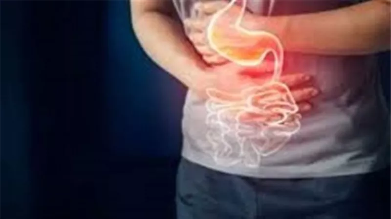 هل التهاب المعدة المزمن يؤدي للإصابة بالسرطان؟ طبيب روسى يجيب