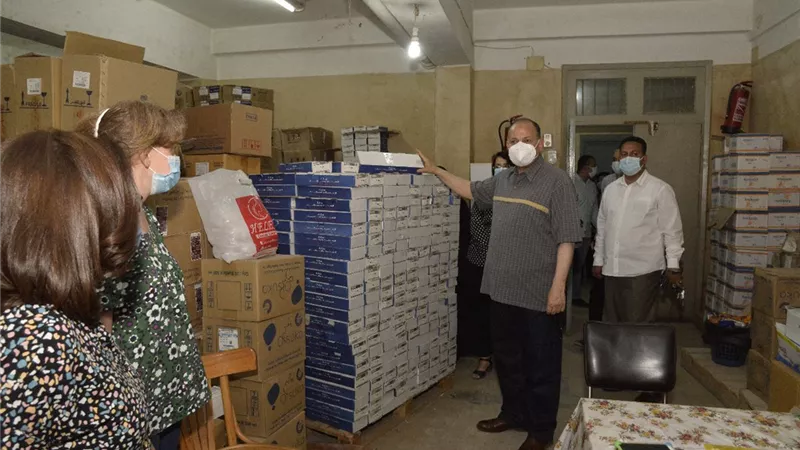 محافظ أسيوط يتفقد مخزن الأدوية الرئيسي بحى شرق للاطمئنان على توافر الأدوية ويتابع سير العمل