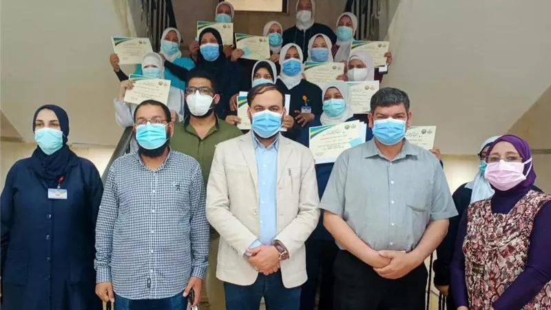 مقدمي الخدمة الصحية .. ٦ مراحل للتسجيل بنظام المُكلف بالزمالة المصرية.. انفوجراف