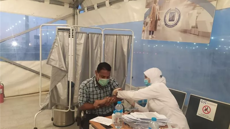 الانتهاء من تطعيم جميع العاملين بمطارى الغردقة ومرسي علم الدوليين بلقاح فيروس كورونا