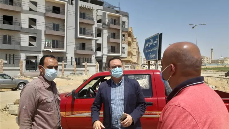 حملات بمدينتي بدر والشروق لإزالة مخالفات البناء.. صور