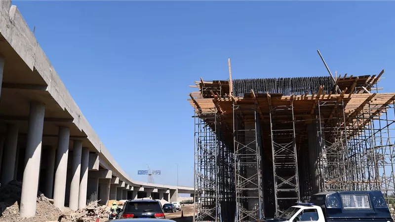 مدبولى يتفقد عددا من مشروعات الطرق والكباري للربط بين القليوبية والدقهلية