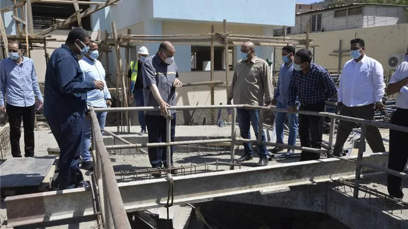 محافظ أسيوط يتفقد أعمال إحلال وتجديد محطة مياه التشيكي بحي شرق بتكلفة 250 مليون جنيه