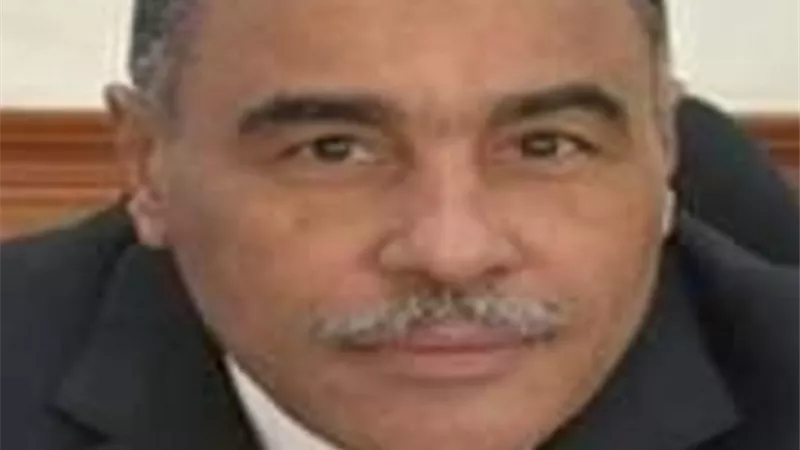 محافظ مطروح يتابع صرف مكافأة عيد العمال للعمالة المسجلة بمديرية القوى العاملة