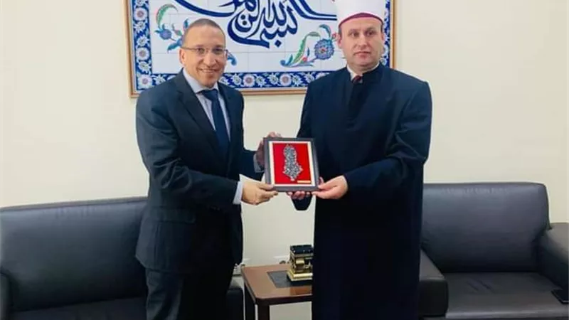 سفير مصر بتيرانا يبحث سبل تعزيز العلاقات بين الأزهر الشريف والمشيخة الإسلامية بألبانيا