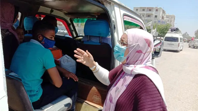 محافظ المنيا : الاجهزة المحلية تواصل جهودها لضبط المخالفات فى الشوارع والمحلات