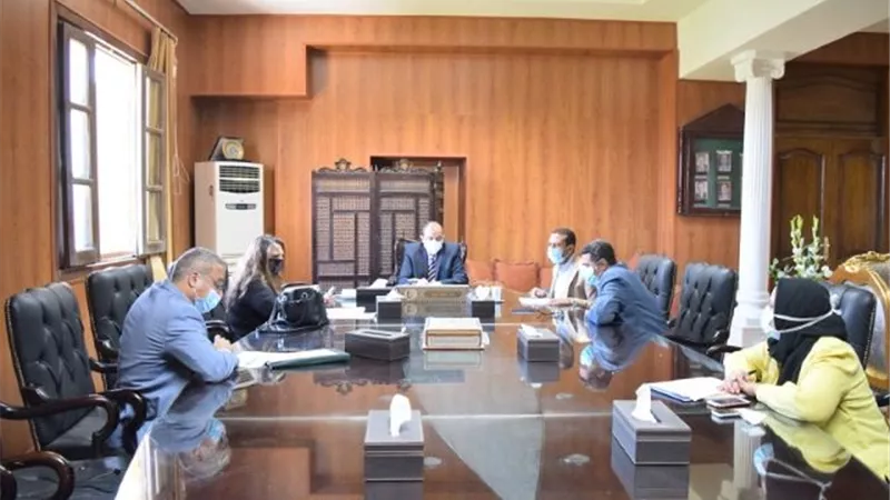 رئيس جامعة بنى سويف يترأس اجتماعات الوافدين و التعلم المدمج والمؤتمرات.. بالصور