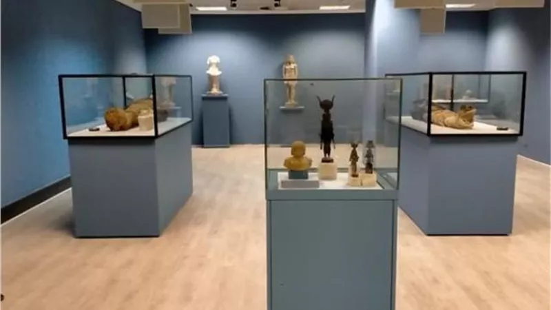 وزيرا السياحة والطيران يفتتحان المتحف الاثرى بمطار القاهرة الدولي