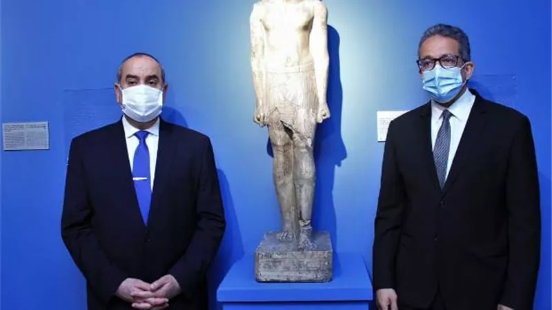 وزيرا السياحة والآثار والطيران المدنى يفتتحان متحفي الآثار المصرية بمطار القاهرة