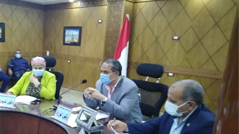وكيل التعليم بالقليوبية يبحث مع مديري الادارات الاستعدادات لامتحانات الشهادة الاعدادية