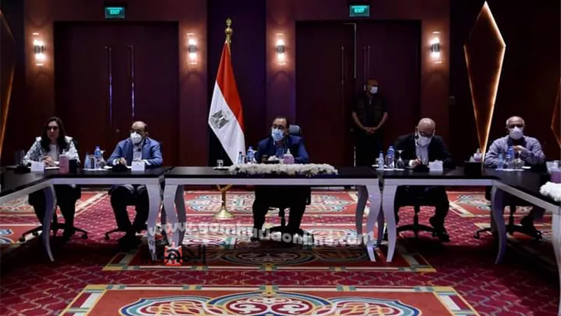 رئيس الوزراء يلتقي نواب دمياط ويستمع لمقترحاتهم وأفكارهم لتطويرالخدمات المقدمة للمواطنين