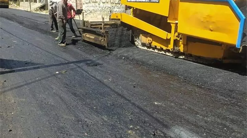 إستكمال رصف طريق طهطا بنهو حتى مجمع المدارس بقرية بنهو بسوهاج..صور