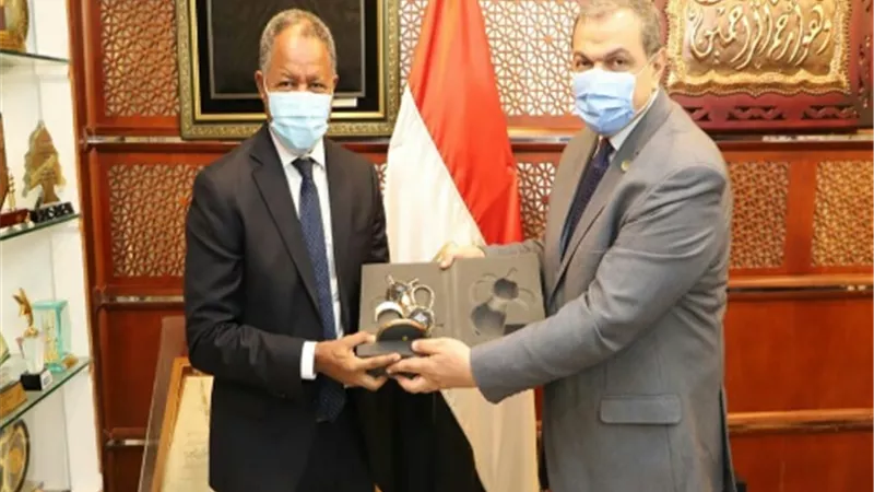 وزير القوى العاملة يكرم مدير مكتب القاهرة لبرنامج الأغذية العالمي ويهنئه بمنصبه الجديد