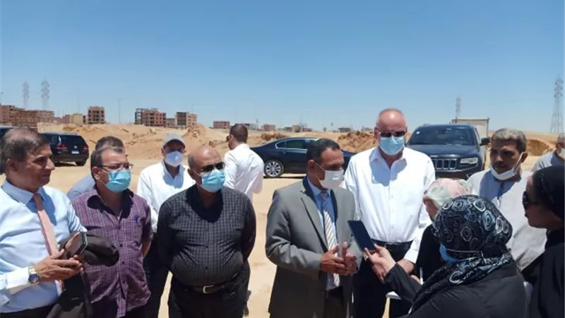 قيادات جهاز بدر والهوارى يضعون حجر الأساس لهايبروان فى المدينة على طريق السويس.. بالفيديو