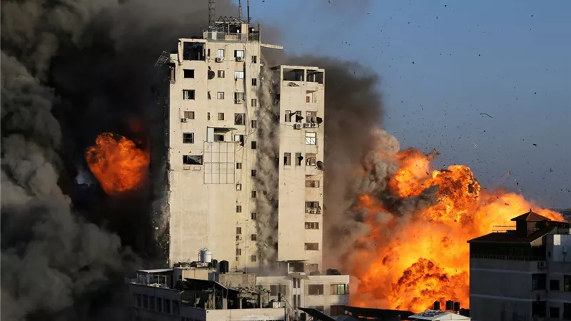 مصرع 5 فلسطينيين جراء غارات الطيران الإسرائيلي على المنازل بغزة