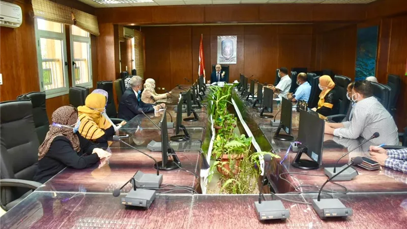 رئيس جامعة الأقصر يلتقى أعضاء هيئة التدريس بكلية الآثار