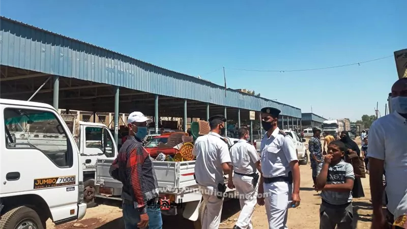 تنفيذاً لتعليمات محافظ أسوان في الجولات الميدانية .. حملة مكبرة لإزالة الإشغالات بحى شرق