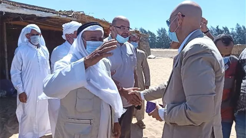 وكيل وزارة الصحة يتابع تطعيم البدو والعرب الرحل بلقاح كورونا بالصالحية الجديدة