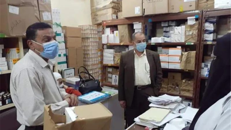مدير التأمين الصحى يتابع المرضى المترددين على عيادة الاحرار بالزقازيق