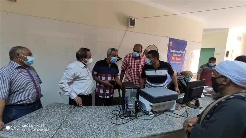 وكيل وزارة الصحة بقنا يتفقد مراكز تلقى لقاح كورونا بدشنا ونجع حمادى