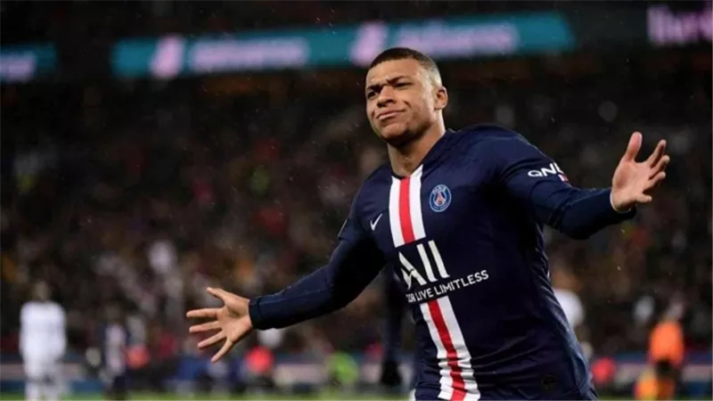 مبابي يبدى سعادته باللعب إلى جانب بنزيما في يورو 2022