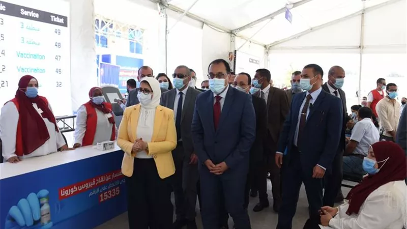 رئيس الوزراء: الدولة وفرت بتوجيهات من الرئيس أكبر حجم من لقاحات كورونا للمواطنين