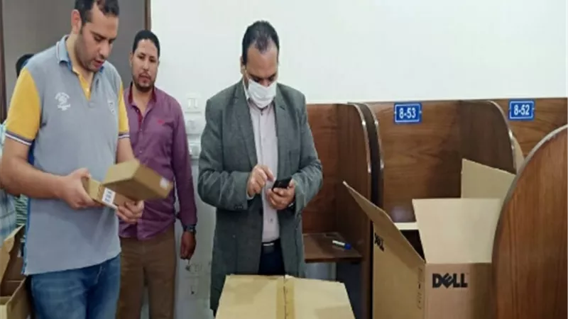 نائب رئيس جامعة بنها يتفقد تجهيزات مركز الاختبارات الالكترونية لامتحانات نهاية العام