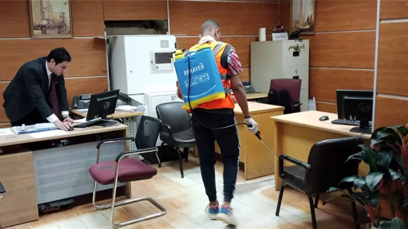 تواصل حملة التطهير والتعقيم لمواجهة الموجة الثالثة لكورونا بشمال سيناء