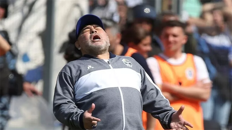 الطاقم الطبي لمارادونا يواجه تهمة القتل العمد