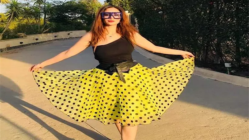 غادة طلعت تتألق عبر السوشيال ميديا بإطلالة ساحرة