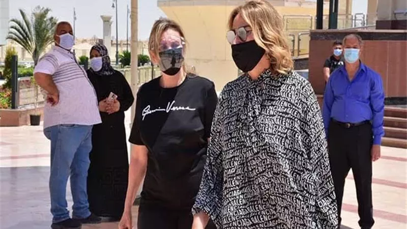 نجوم الفن والإعلام يودعون الفنان سمير غانم للمرة الأخيرة