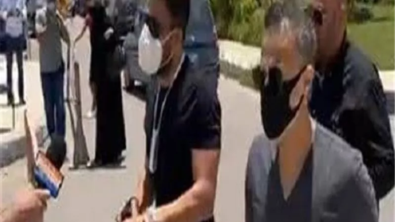 محمد حماقى يشارك فى جنازة سمير غانم .. صور