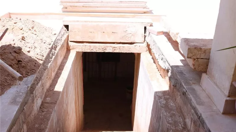 مقبرة والدته.. شاهد مدفن الفنان سمير غانم من الداخل.. صور