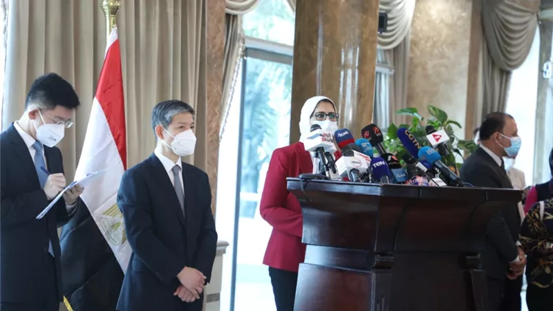 وزيرة الصحة تستقبل الدفعة الأولى من المواد الخام لتصنيع لقاح 