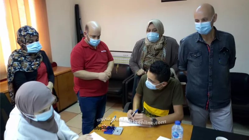 استمرار متابعة وكيل وزارة الصحة بالشرقية تطعيم العاملين بمصانع العاشر من رمضان بلقاح كورونا