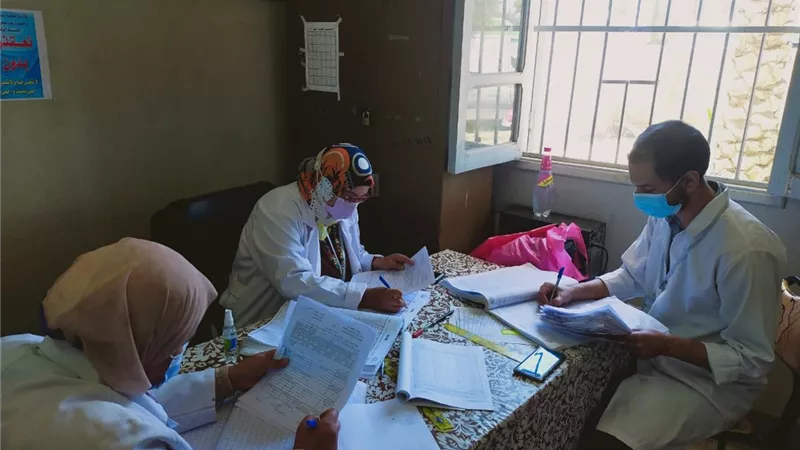 وكيل وزارة الصحة يشكر فريق القسطرة القلبية بعد إنقاذ حياة مريض بمستشفي الزقازيق العام