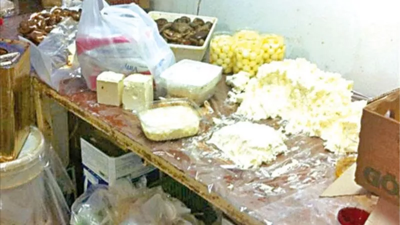إعدام 2 طن أغذية فاسدة فى 3 منشآت غير مرخصة بالشرقية