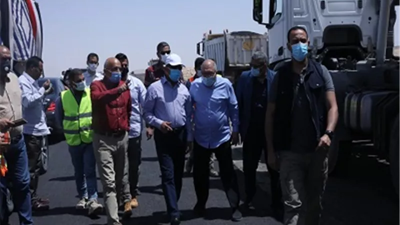 وزير النقل يتفقد محور قوص على النيل استعداداً لإفتتاحه قريباً